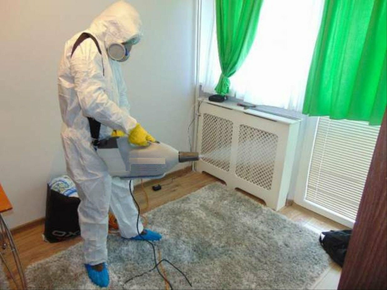 ФОТО Санобработка от насекомых в районе станции метро Электрозаводская